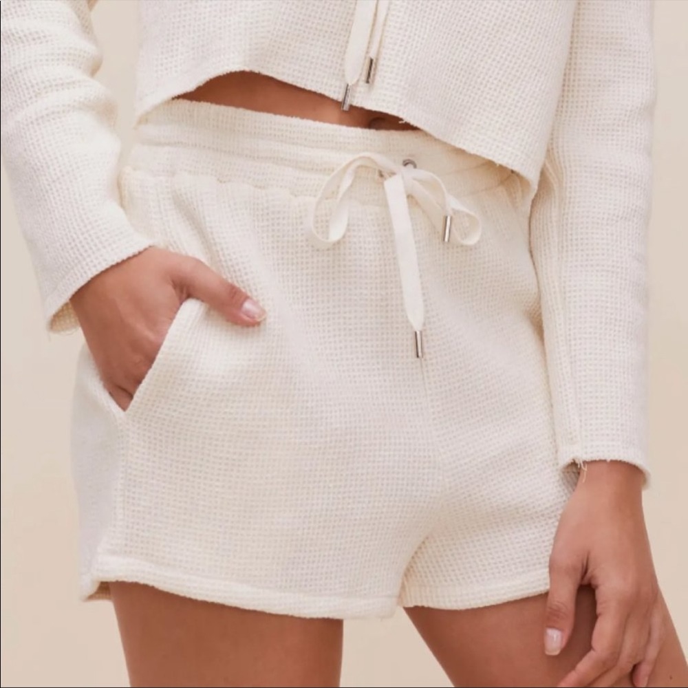 NWT ASTR the label | waffle knit high waisted shorts